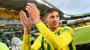 Căutările avionului în care se afla Sala s-au încheiat. Moment emoţionant la antrenamentul echipei Nantes, unde echipa continuă să creadă în supravieţuirea jucătorului - VIDEO