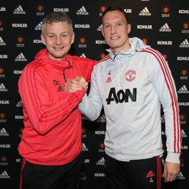 Fundaşul Phil Jones şi-a prelungit contractul cu Manchester United