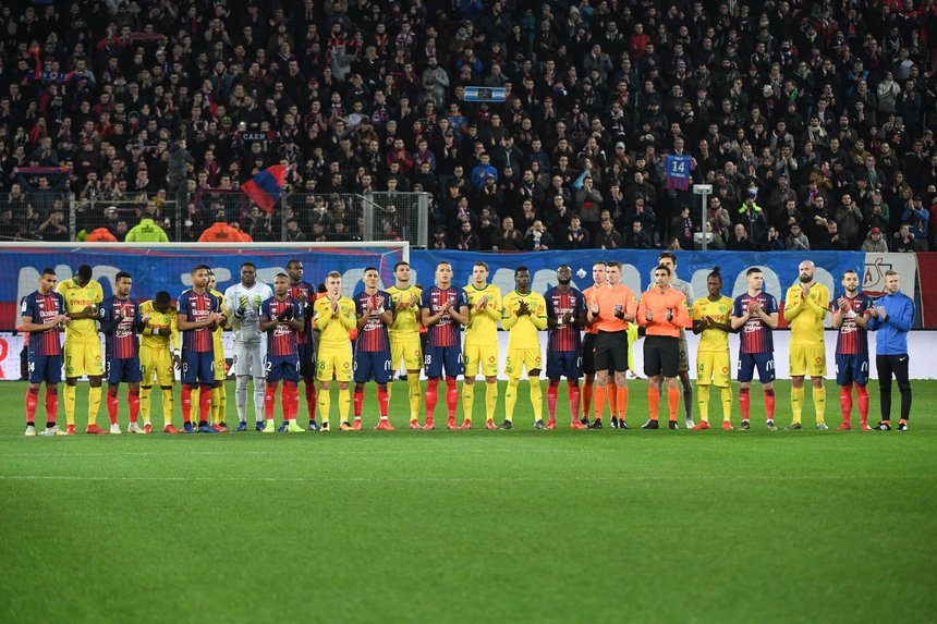Tătăruşanu a obţinut o victorie cu Nantes în Ligue 1, scor 1-0 cu Caen. Sala a fost omagiat şi la acest meci