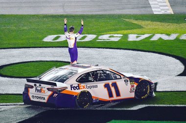 Coliziuni spectaculoase la Daytona 500, prima cursă din NASCAR - VIDEO