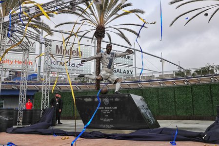 David Beckham are statuie în faţa stadionului echipei Los Angeles Galaxy