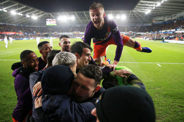 Manchester City în semifinalele Cupei Angliei, după 3-2 cu Swansea, meci la care a revenit de la 0-2