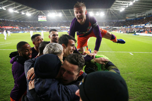Manchester City în semifinalele Cupei Angliei, după 3-2 cu Swansea, meci la care a revenit de la 0-2
