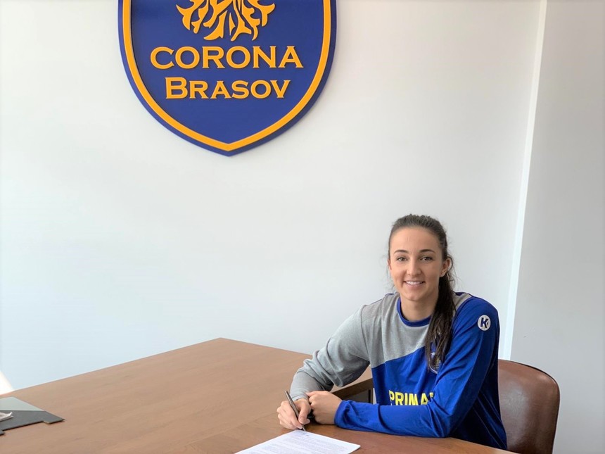 Eliza Buceschi a semnat prelungirea contractului cu Corona Braşov