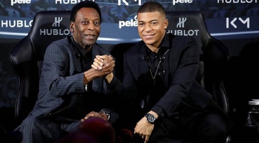 Pele a fost spitalizat noaptea trecută la Paris (presă)