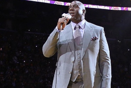 Magic Johnson a demisionat din funcţia de preşedinte la LA Lakers