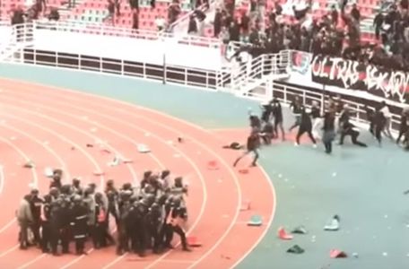 Maroc: 32 de poliţişti şi doi suporteri au fost răniţi în violenţele de la finalul unui meci din prima ligă