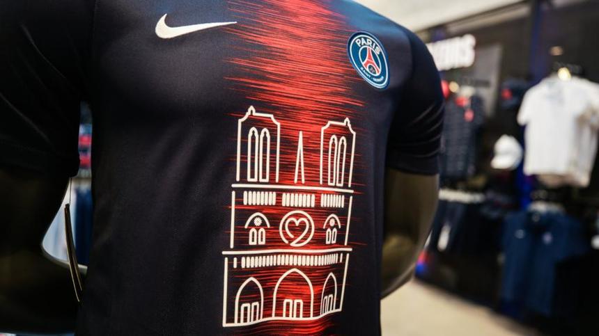 PSG a vândut în 30 de minute tricourile inscripţionate cu imaginea Catedralei Notre-Dame