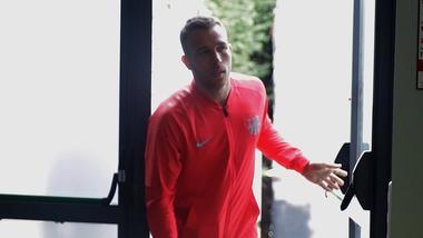 Locuinţa lui Arthur (FC Barcelona), spartă în timpul meciului cu Liverpool; Hoţii l-au ameninţat cu o şurubelniţă pe fratele jucătorului