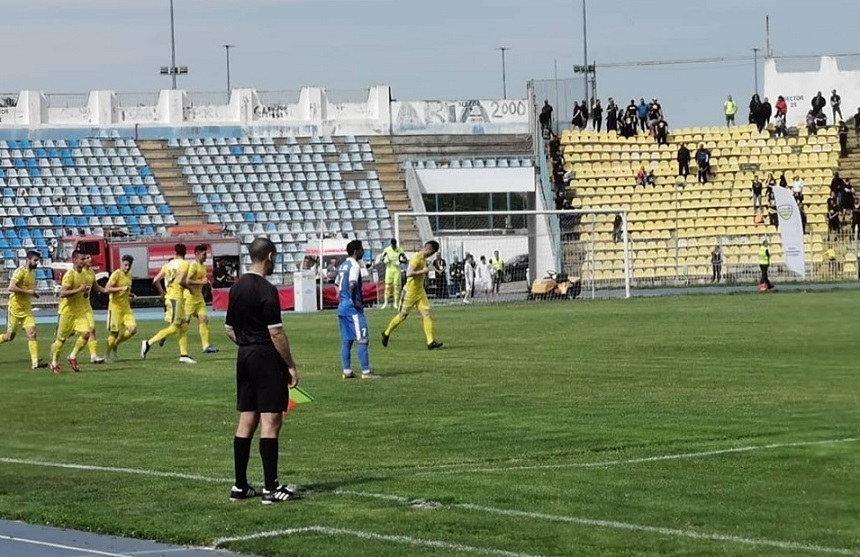 Petrolul Ploieşti a învins în deplasare Farul Constanţa, scor 3-0, în Liga 2
