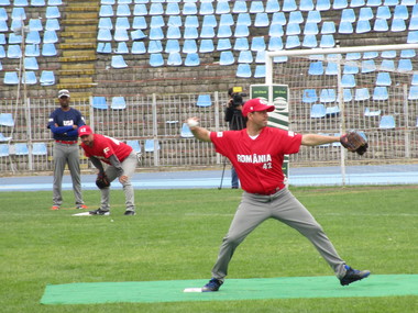 Constanţa: Echipa naţională de baseball a României a învins o formaţie a militarilor americani cu 7-6