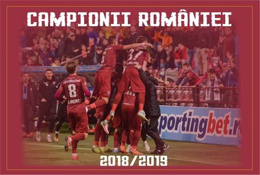 Jucătorii şi antrenorii echipei CFR Cluj au primit trofeul şi medaliile de campioni ai României 