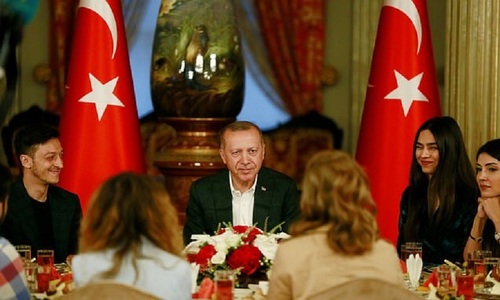 Mesut Ozil la masă cu Recep Tayyip Erdogan, cu ocazia Ramadanului