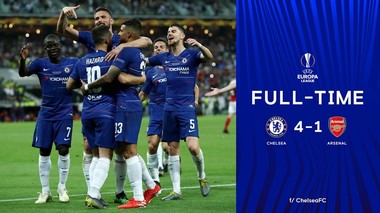 Căpitanul echipei Chelsea, Cesar Azpilicueta, a primit trofeul Ligii Europa de la preşedintele UEFA, Aleksander Ceferin