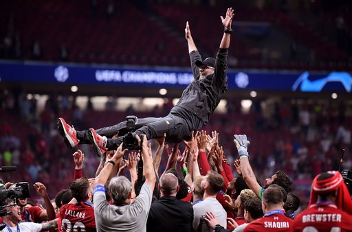 Klopp: Aţi mai văzut vreodată o echipă ca asta, care luptă fără combustibil în rezervor? Şi avem un portar care face lucrurile dificile să pară uşoare