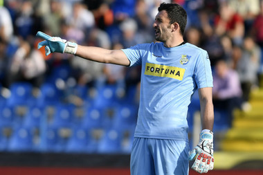 Dinamo l-a achiziţionat pe portarul Cătălin Straton