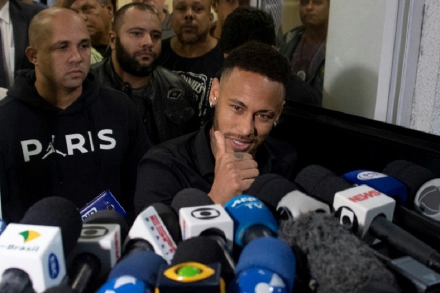 Neymar a dat declaraţii la poliţie pentru un presupus delict cibernetic legat de scandalul acuzaţiei de viol la adresa sa