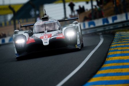 Toyota 8 a câştigat cursa de 24 de ore de la Le Mans, după ce Toyota 7 a suferit o pană de cauciuc cu o oră înaintea finalului