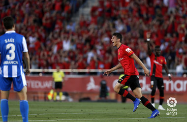 Real Mallorca a promovat în LaLiga, învingând cu 3-0 Deportivo La Coruna în returul finalei play-off-ului, după ce pierduse turul cu 0-2