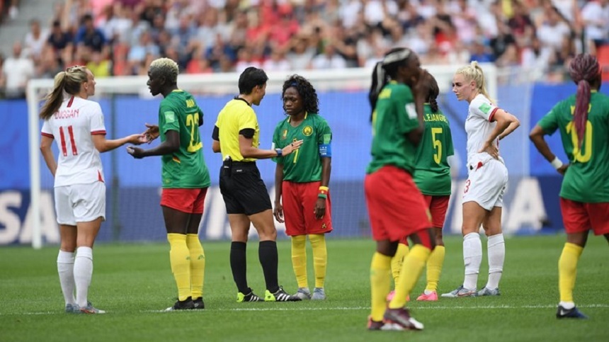 CM-2019: Jucătoarele naţionalei Camerunului au lăsat impresia că vor părăsi terenul la meciul cu Anglia. Neville: Mi-e ruşine de comportamentul adversarelor