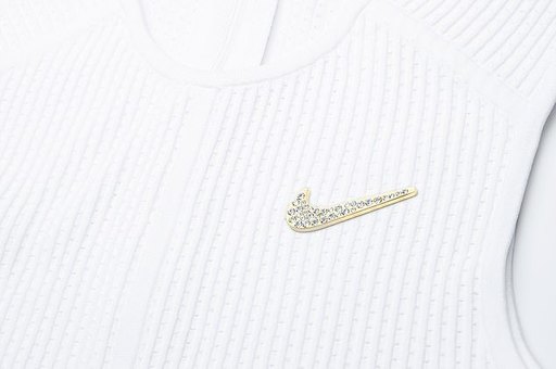 Serena Williams, broşă cu 34 de cristale Swarovski pe echipamentul pentru Wimbledon