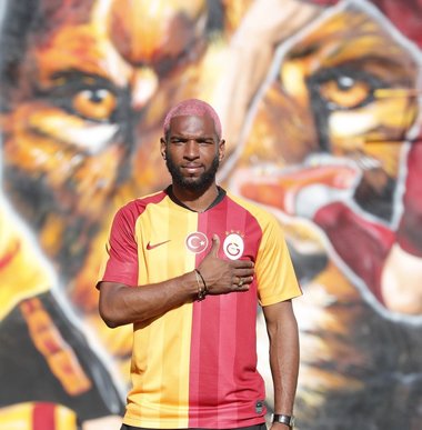 Ryan Babel a semnat un contract pe trei sezoane cu Galatasaray