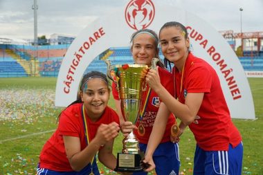 FRF: Echipe de fotbal feminin pentru toate formaţiile din Liga I, condiţie obligatorie pentru primirea licenţei