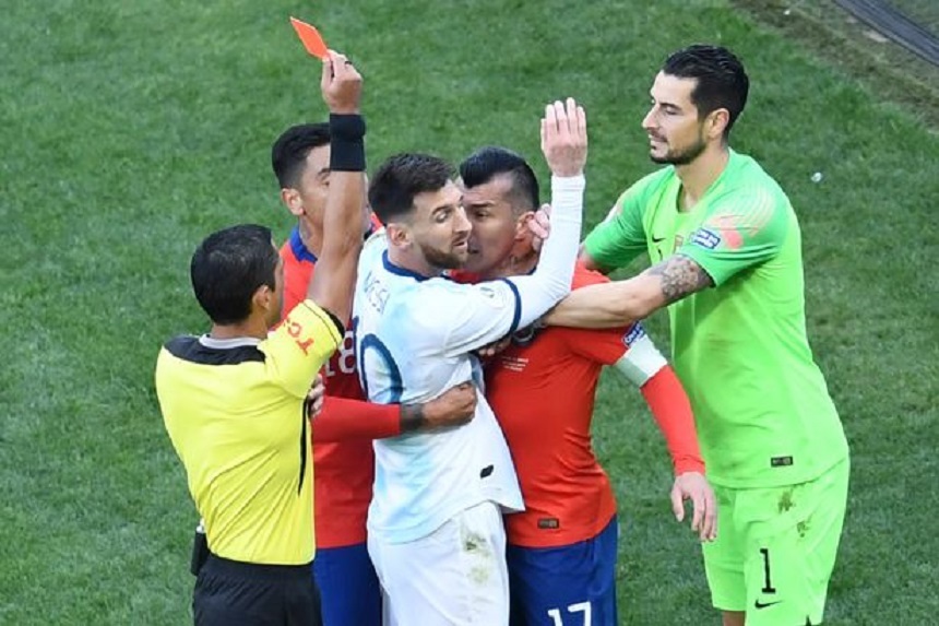 Argentina, locul trei la Copa America, după 2-1 cu Chile în finala mică. Messi şi Medel au fost eliminaţi