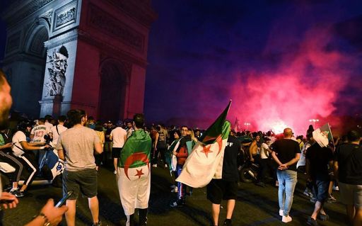 Algeria în semifinalele CAN, după ce a învins Coasta de Fildeş la loviturile de departajare. Incidente la Paris după victoria algerienilor