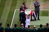 Simona Halep a prezentat trofeul fanilor de la Wimbledon şi a fost felicitată de Ducesa de Cambridge, Kate Middleton