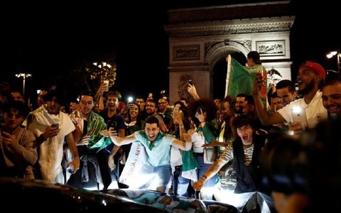 Franţa: Zeci de mii de fani au sărbătorit câştigarea CAN de către Algeria. 198 de persoane au fost reţinute