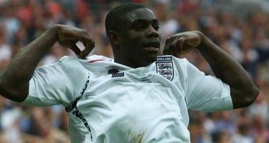 Micah Richards, fost jucător la Manchester City şi Aston Villa, se retrage din activitate la 31 de ani