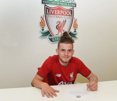 Liverpool l-a transferat pe jucătorul care a debutat la cea mai fragedă vârstă în Premier League