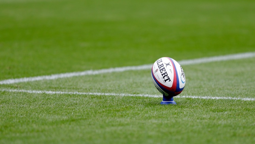 O femeie a depus plângere în justiţie după ce a fost lovită de un balon, la un meci de rugby