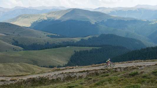 Peste 220 de ciclişti de top din întreaga lume, dar şi amatori s-au înscris la Carpathian MTB Epic