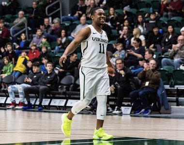 Baschetbalistul Deante Strickland a fost împuşcat mortal în Portland. Poliţiştii au arestat-o pe sora sportivului
