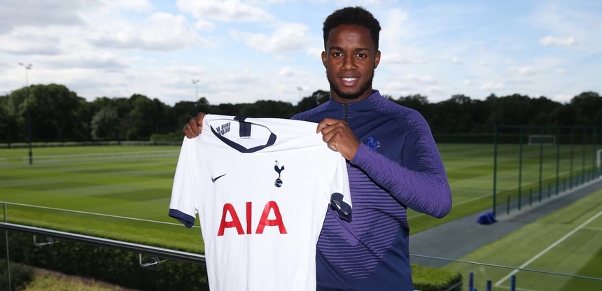 Ryan Sessegnon a semnat un contract pe şase ani cu Tottenham