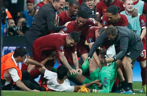 Adrian ar putea rata următorul meci al echipei Liverpool pentru că a fost accidentat de un fan la Supercupa Europei