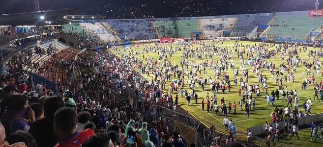 Honduras: Morţi şi răniţi, între care jucători, la un meci de fotbal, la Tegucigalpa