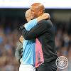 Gary Neville, Ryan Giggs şi Ashley Cole, printre vedetele care au jucat la retragerea lui Kompany; Belgianul nu a evoluat din cauza unei accidentări 