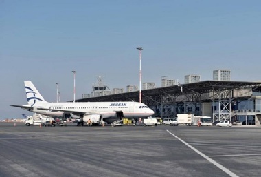 Atena: Zece migranţi sirieni au încercat să se îmbarce într-un zbor spre Elveţia pretinzând că sunt o echipă de volei