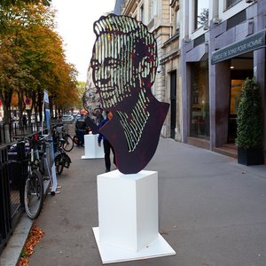O sculptură înfăţişându-l pe Neymar, amplasată în Paris