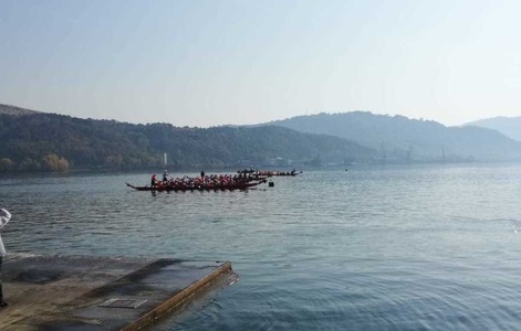 Mehedinţi: 20 de copii s-au răsturnat cu barca în Dunăre, în timpul unei competiţii sportive