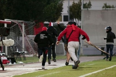 Incidente grave la un meci din UEFA Youth League arbitrat de Avram: şapte persoane au fost rănite - VIDEO