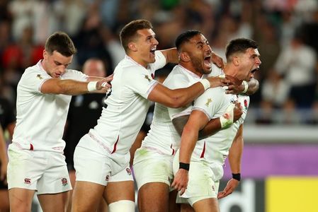 Anglia a eliminat deţinătoarea trofeului, Noua Zeelandă, în semifinalele Cupei Mondiale de rugby