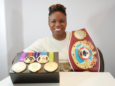 Nicola Adams, prima campioană olimpică la box, se retrage de teamă că şi-ar putea pierde vederea