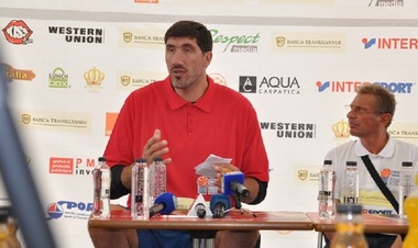 Alegeri prezidenţiale 2019 - Ghiţă Mureşan a votat la secţia deschisă la Ambasada României în SUA