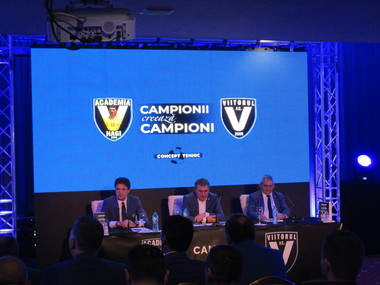 Hagi dezvăluie secretele de la Viitorul în cartea “Campionii creează campioni”. Popescu: Nu ştiu un antrenor care să împărtăşească cu lumea fotbalului aceste secrete