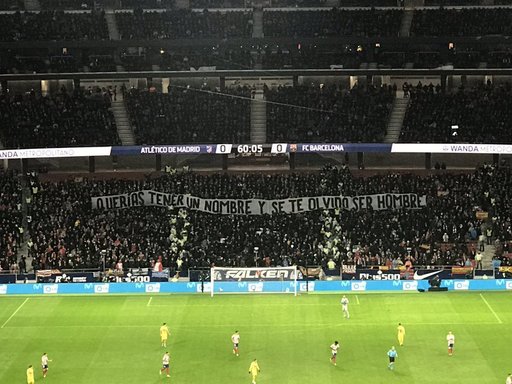 Griezmann, întâmpinat cu huiduieli şi cu un banner la revenirea pe Wanda Metropolitano: Ai vrut să-ţi faci un nume, dar ai uitat să fii om