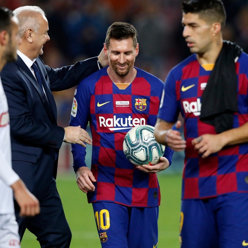 Messi şi-a prezentat Balonul de Aur pe Camp Nou şi a marcat de trei ori în meciul FC Barcelona - Mallorca, scor 5-2 - VIDEO-